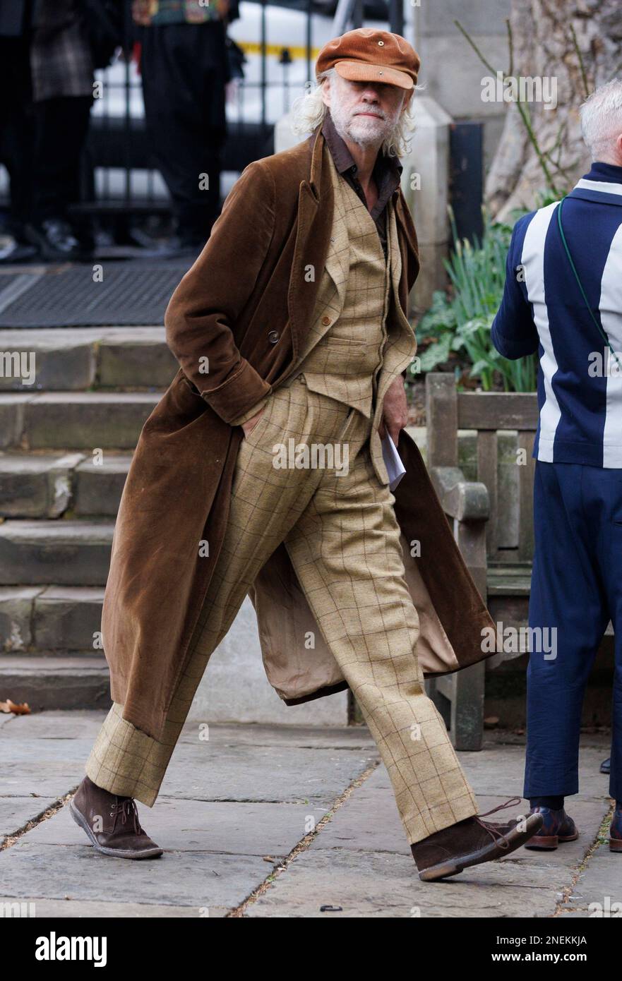 Londra, Regno Unito. 16th Feb, 2023. Bob Geldof Famiglia, amici, celebrità e stelle del mondo della moda arrivano alla Cattedrale di Southwark per assistere a un servizio commemorativo in memoria di Dame Vivienne Westwood. Credit: Notizie dal vivo di Mark Thomas/Alamy Foto Stock