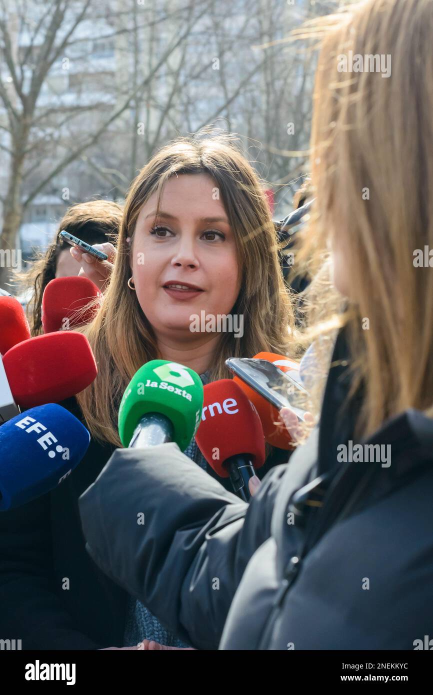 Alejandra Jacinto Uranga, membro del gruppo parlamentare Podemos, intervistato. La Federazione di Taxi professionale di Madrid (Federación Pro Foto Stock