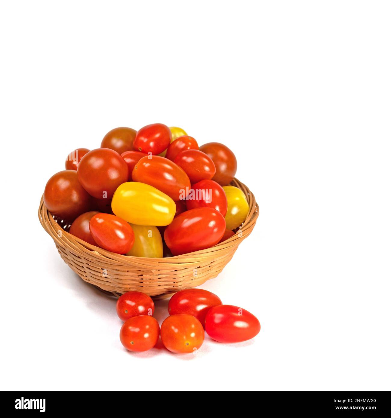 Vari mini pomodori su sfondo bianco Foto Stock