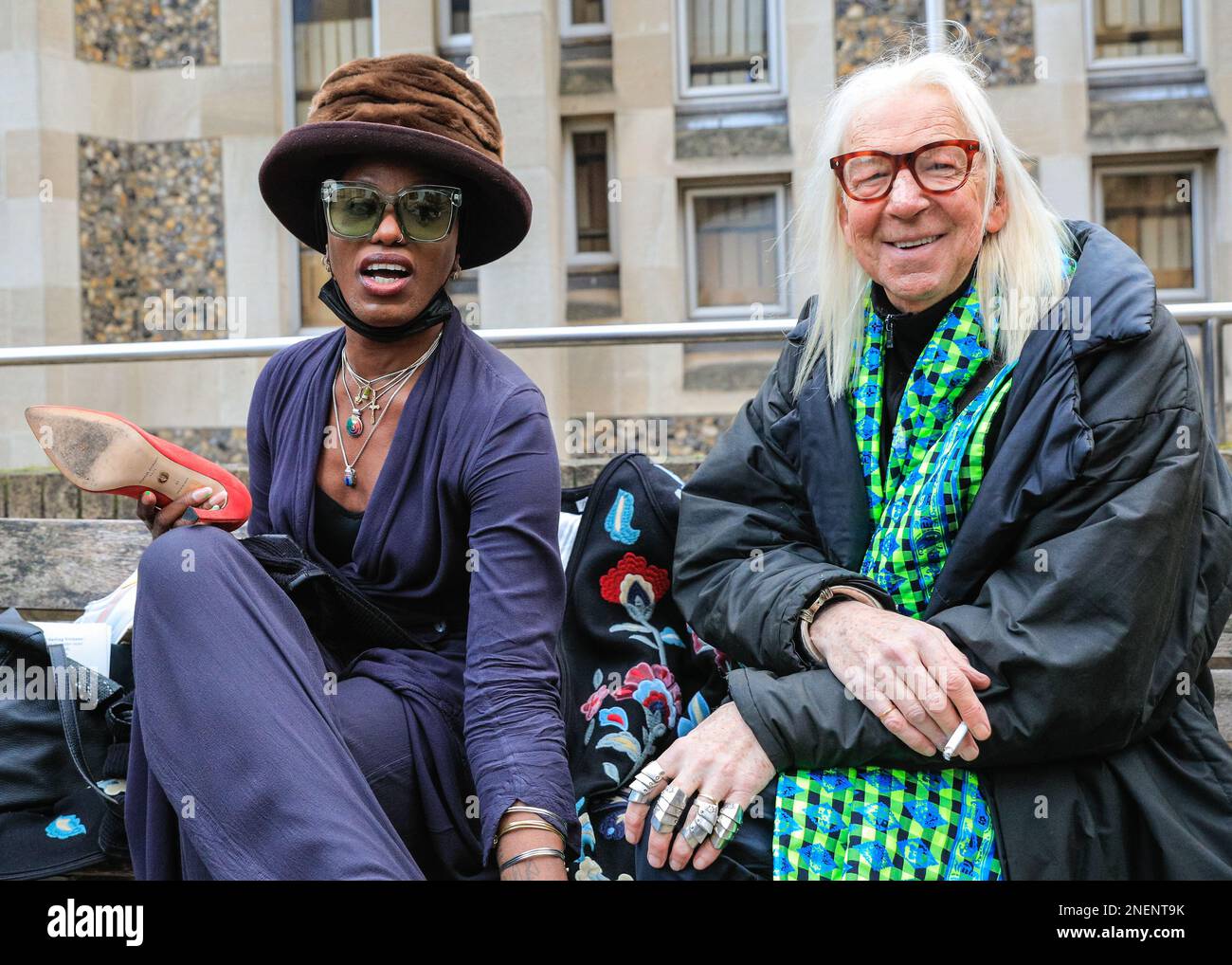 Londra, Regno Unito. 16th Feb, 2023. I pianti, gli amici e la famiglia partecipano al servizio commemorativo per assistere al servizio commemorativo della defunta stilista britannica Vivienne Westwood, che ha sostenuto punk e new wave nel Regno Unito e ha lavorato con alcuni dei più grandi designer, celebrità e supermodelle. Credit: Imageplotter/Alamy Live News Foto Stock