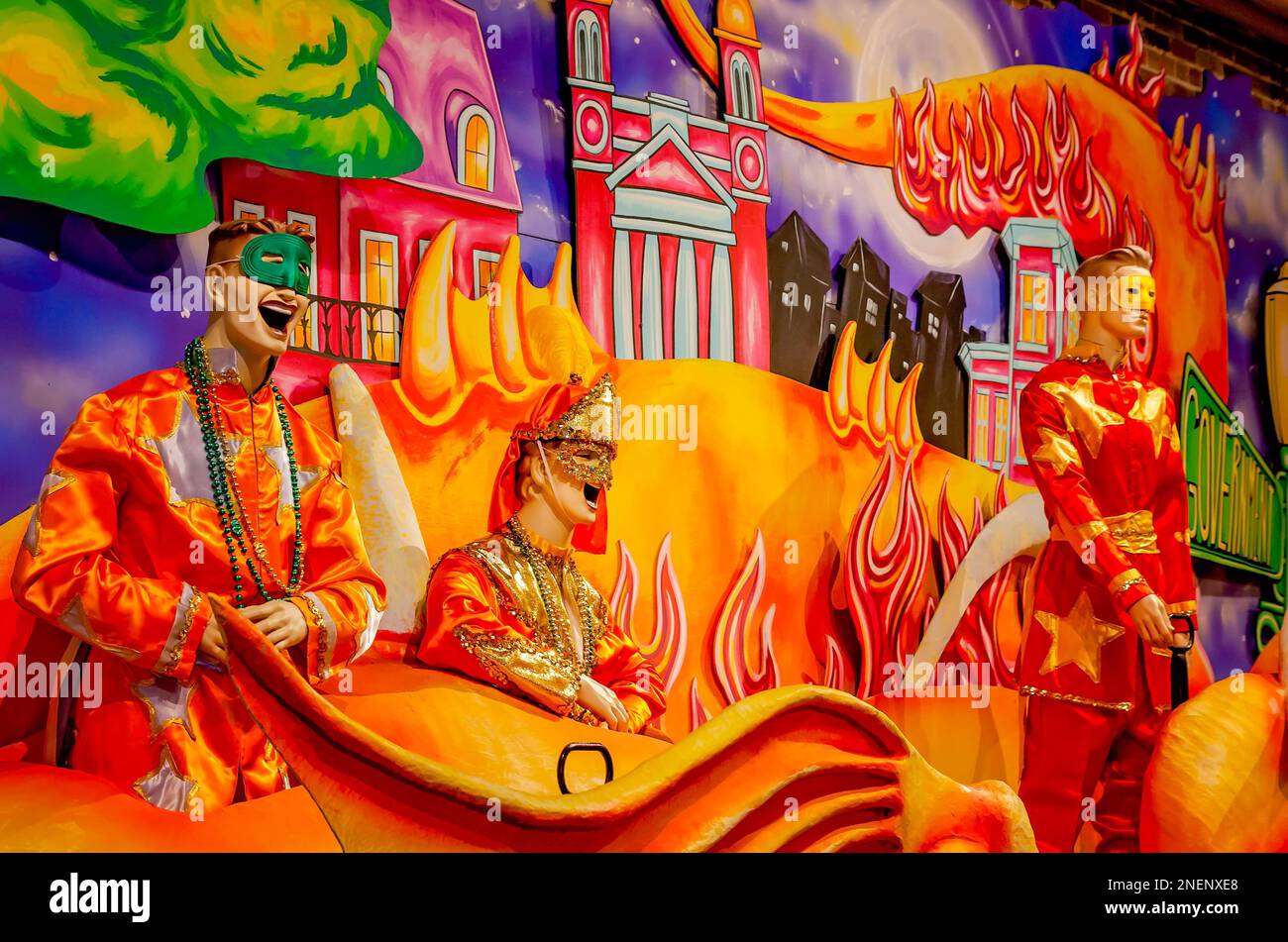 Manichini mascherati cavalcano un Mardi Gras galleggiante al Mobile Carnival Museum, 15 febbraio 2023, a Mobile, Alabama. Mobile Carnival Museum aperto nel 2005 e is de Foto Stock