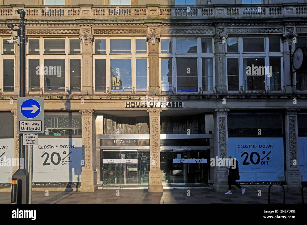 Howells del grande magazzino di Cardiff, House of Fazer. Chiusura della vendita. 2023 Cardiff. Cartello stradale di sola andata. Data febbraio 2023. Inverno. Foto Stock