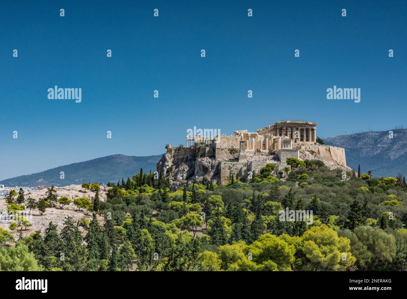 Vista dell'Acropoli di Atene dalla collina Pnyx Foto Stock