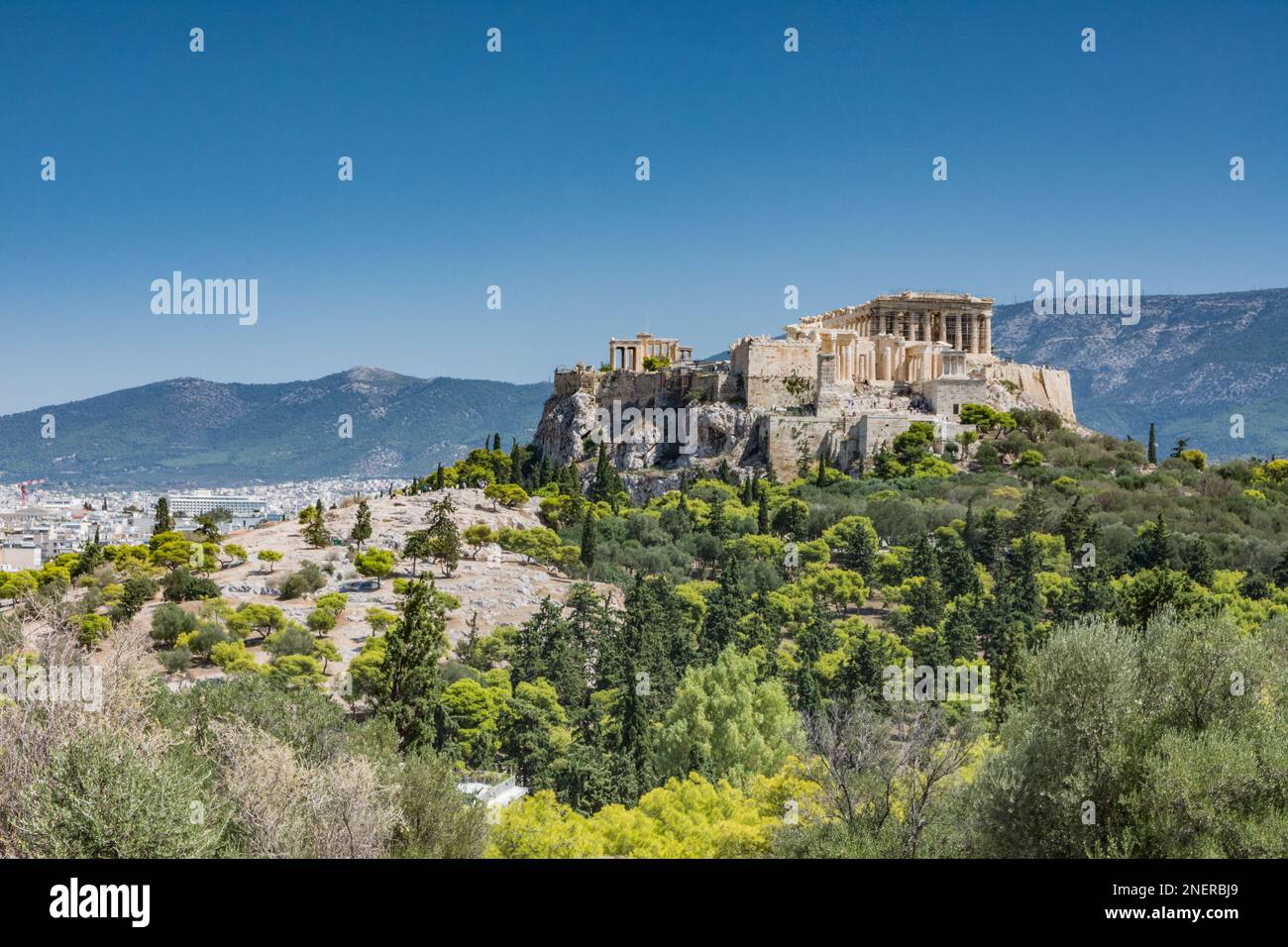 Vista dell'Acropoli di Atene dalla collina Pnyx Foto Stock