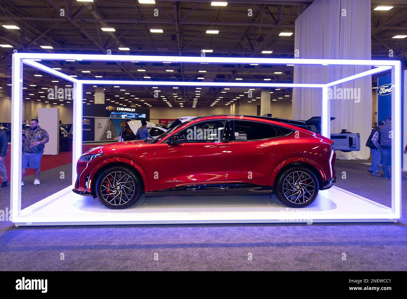 Dallas. 16th Feb, 2023. Una Ford Mustang Mach-e del 2023 è esposta al North Texas Auto Show di Dallas, Texas, Stati Uniti, il 16 febbraio 2023. Il North Texas Auto Show di quattro giorni ha preso il via a Dallas il giovedì. Credit: Dan Tian/Xinhua/Alamy Live News Foto Stock