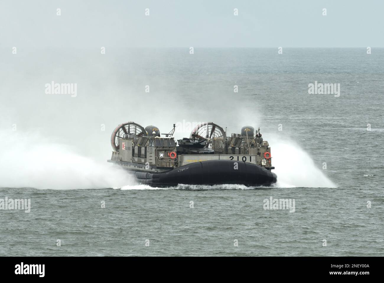 Prefettura di Shizuoka, Giappone - 07 luglio 2018: La forza marittima giapponese di autodifesa LCAC-1 veicolo a cuscino d'aria conduce un esercizio di atterraggio anfibio. Foto Stock