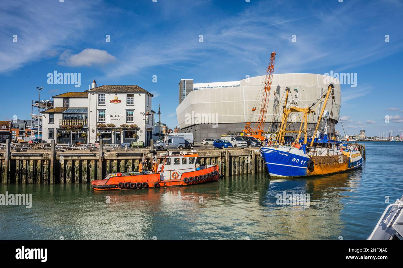 Pescherecci da traino a Camber Quay, Old Portsmouth, Hampshire, Inghilterra sudorientale Foto Stock