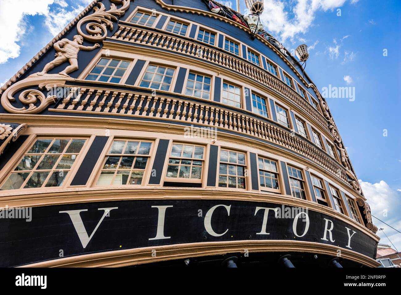 galleria stern della HMS Victory, nave museo a Portsmouth Historic Dockyard, Hampshire, Inghilterra sudorientale Foto Stock