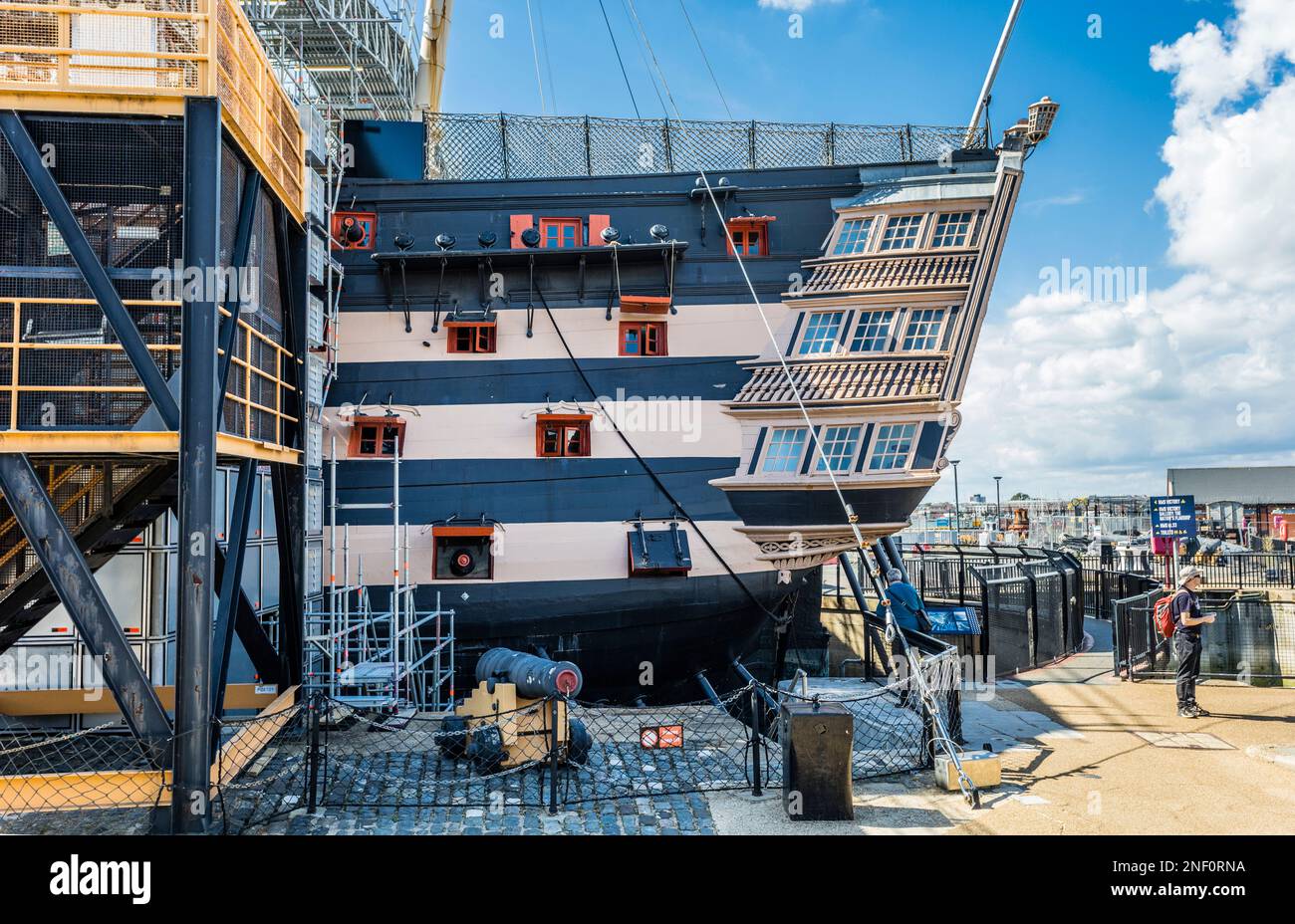galleria stern della HMS Victory, nave museo a Portsmouth Historic Dockyard, Hampshire, Inghilterra sudorientale Foto Stock