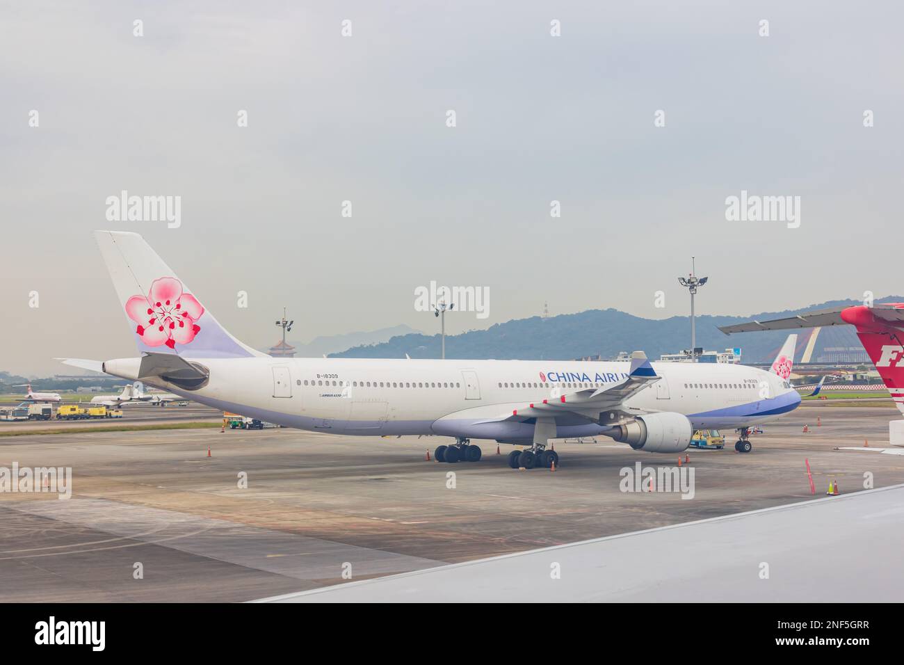 Texas, 9 GENNAIO 2023 - Vista panoramica dell'aereo China Airlines parcheggiato all'Aeroporto Songshan di Taipei Foto Stock