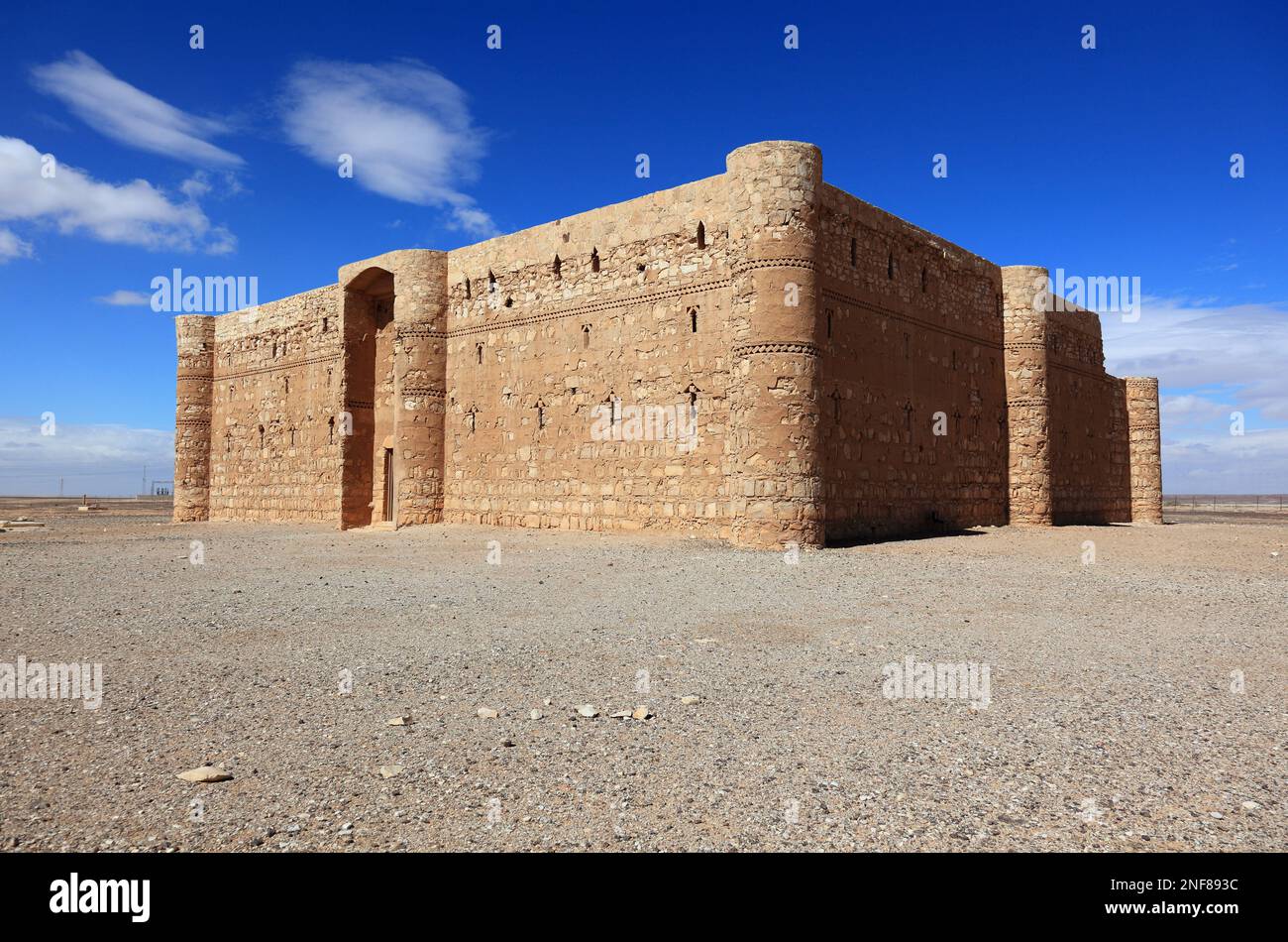 Qasr Kharana, Qasr Karrana, auch als Qasr al-Harrana, Qasr al-Kharanah, Kharaneh oder Hraneh, eines der besterhaltenen Wüstenschlösser in Jordanien / Foto Stock