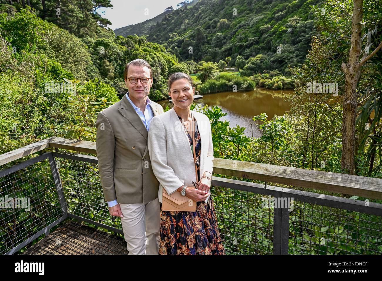 Wellington, Nuova Zelanda, il 17 febbraio 2023, la principessa ereditaria Victoria e il principe Daniel a Zealandia Ecosurantary a Wellington, Nuova Zelanda, il 17 febbraio 2023. La coppia della Principessa della Corona svedese è in visita ufficiale in Nuova Zelanda. Foto: Jonas Ekstromer / TT / codice 10030 Foto Stock