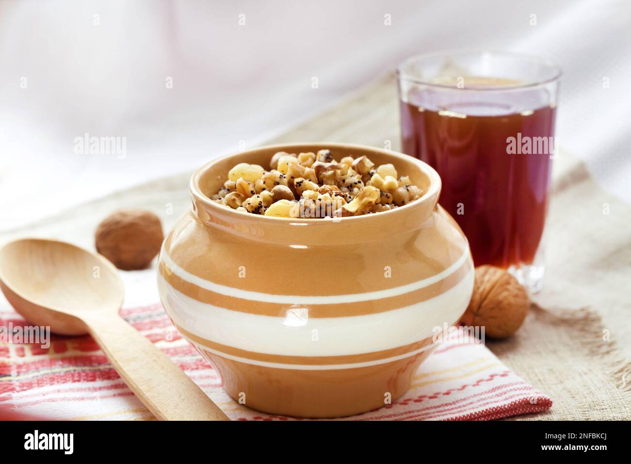 Kutia - budino di grano dolce, il primo piatto tradizionale della cena della vigilia di Natale servito nei paesi dell'Europa orientale Foto Stock