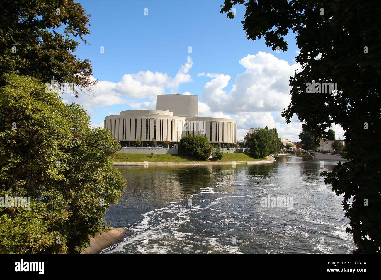 BYDGOSZCZ, POLONIA - 4 SETTEMBRE 2010: Edificio dell'Opera Nova a Bydgoszcz, Polonia. L'edificio unico è stato completato nel 2006 dopo 32 anni di costruzione Foto Stock