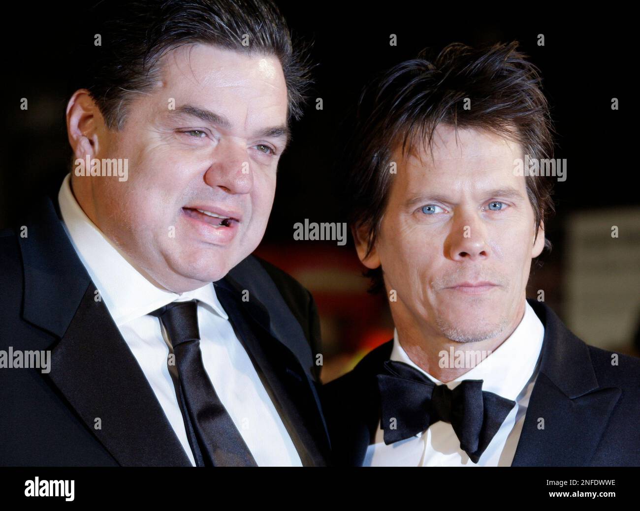 Oliver Platt and Kevin Bacon arrive at the worldwide premiere of Frost/Nixon and the Times BFI London Film Festival opening gala in central London. The film is a big screen adaptation of Peter Morgan's play of Sir David Frost and President Nixon's post-Watergate television interviews, Wednesday Oct. 15, 2008. (AP Photo/Joel Ryan) Foto Stock