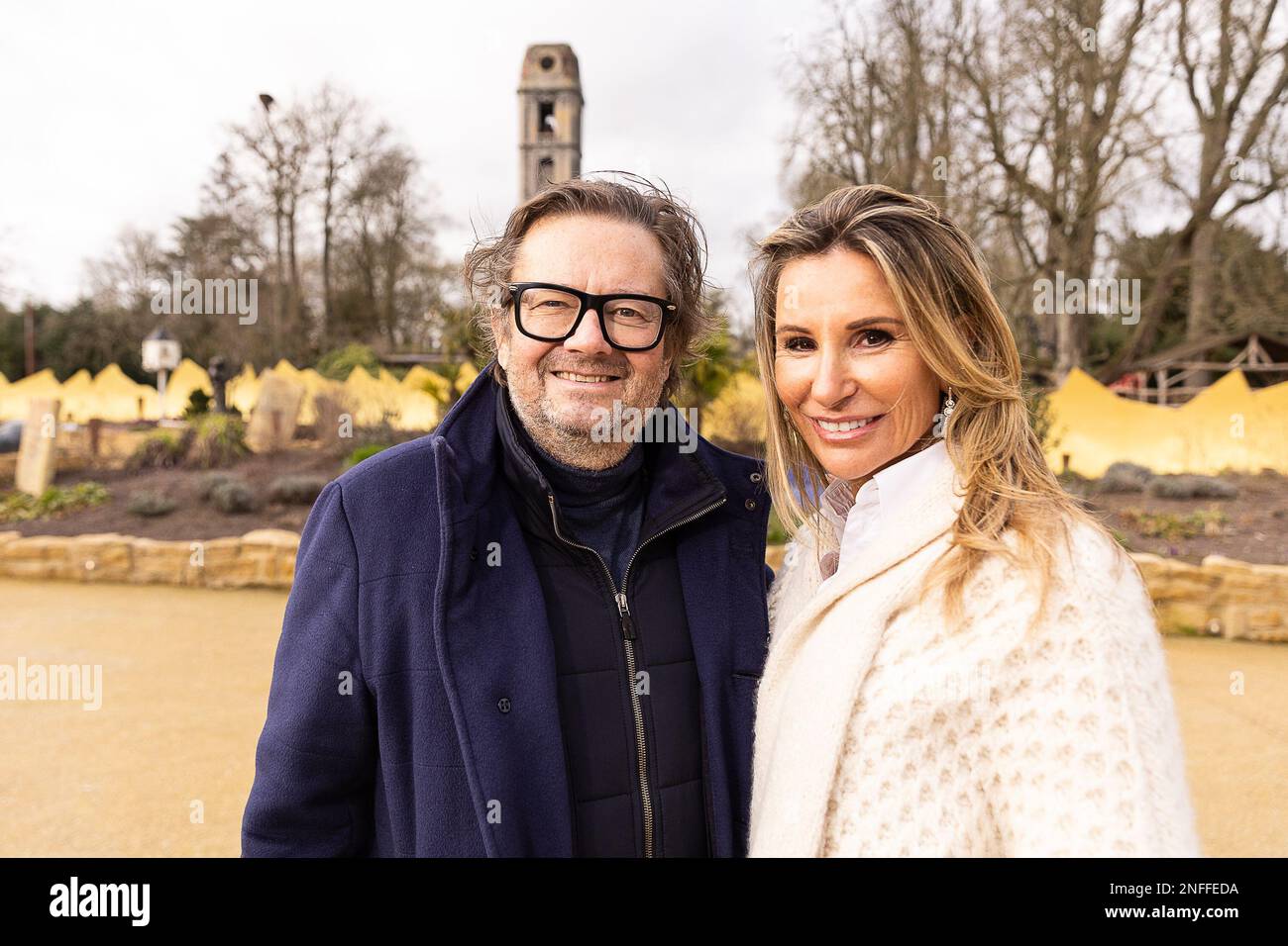 L'imprenditore belga Marc Coucke e la moglie Nathalie Coucke posano per il fotografo durante una conferenza stampa all'inizio della stagione del parco animale Pairi Daiza, venerdì 17 febbraio 2023 a Brugelette. FOTO DI BELGA JAMES ARTHUR GEKIERE Foto Stock