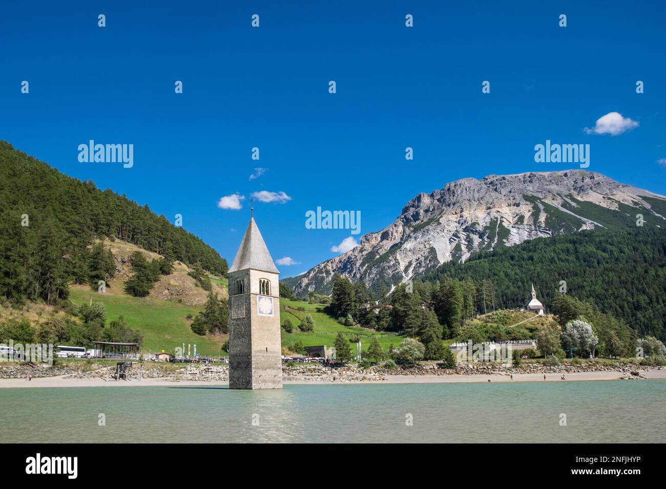 Italia. Trentino Alto Adige. Lago di Rèsia. L'antico campanile della chiesa di Curon Venosta Foto Stock