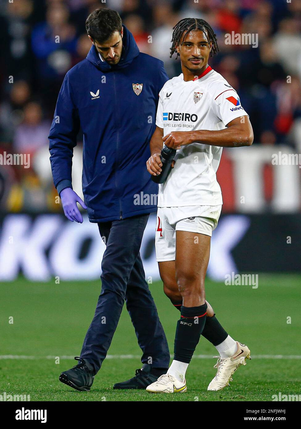 Loic Bade of Sevilla FC durante la partita della UEFA Europa League, Play-off, 1st tappa tra Sevilla FC e PSV Eindhoven ha giocato al Ramon Sanchez Pizjuan Stadium il 16 febbraio 2023 a Siviglia, Spagna. (Foto di Antonio Pozo / PRESSIN) Foto Stock