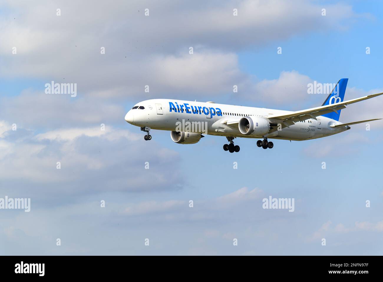 Barcellona, Spagna, 09 ottobre 2022, Boeing 787 della compagnia Air Europe, atterrando all'aeroporto Josep Tarradellas di Barcellona-El Prat Foto Stock