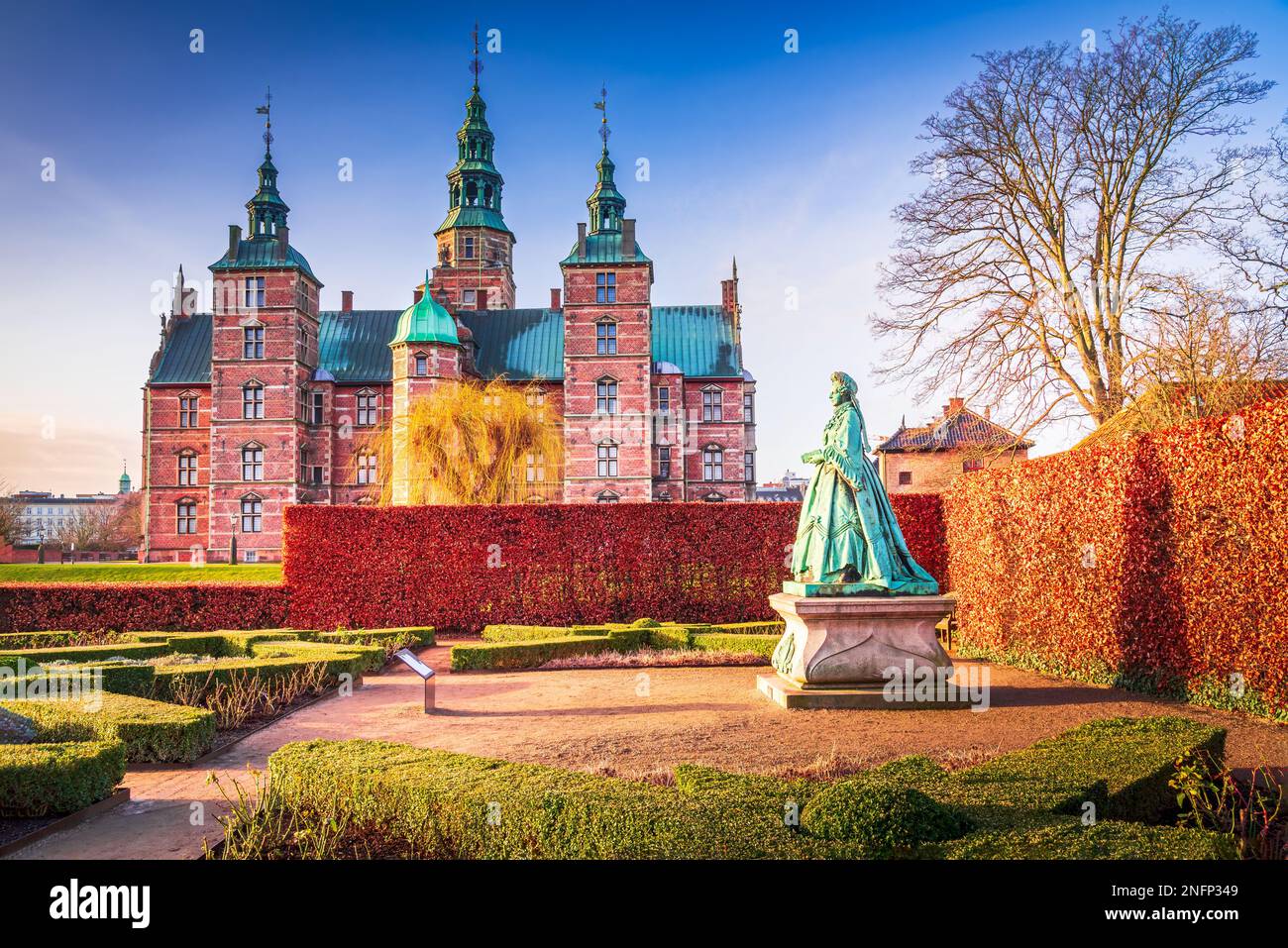 Copenaghen, Danimarca. Rosenborg slot è un castello del 17th ° secolo, noto per la sua impressionante collezione di tesori reali e splendidi giardini. Foto Stock