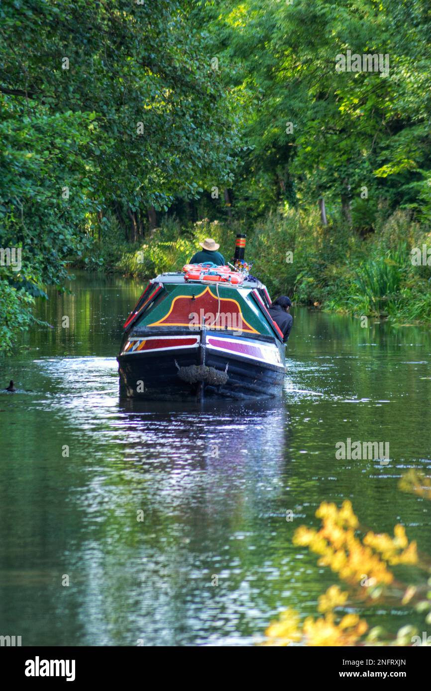 Un'antica nave chiatta per passeggeri, che offre escursioni lungo il pittoresco canale di Cromford nel Derbyshire. Foto Stock