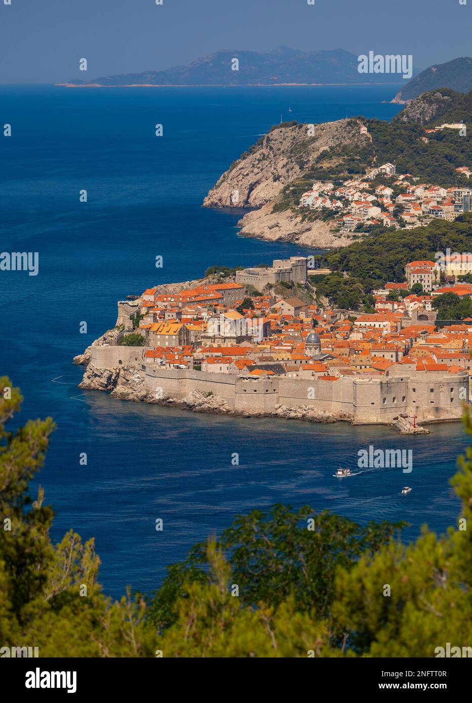 DUBROVNIK, CROAZIA, EUROPA - veduta aerea della città fortificata di Dubrovnik sulla costa della Dalmazione. Foto Stock