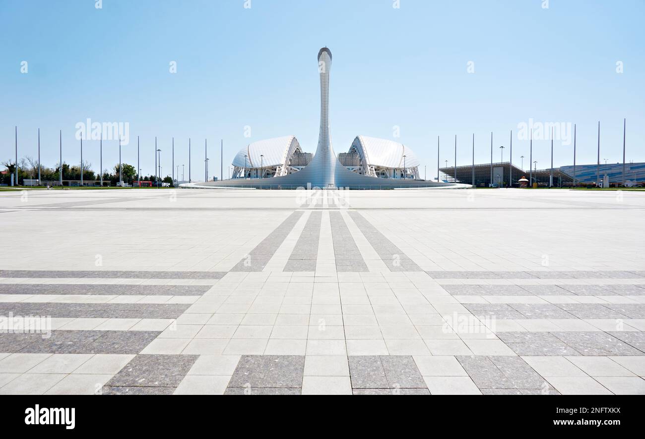 ADLER, SOCHI, RUSSIA - 26 aprile 2019: Fisht Stadium e Torch al Sochi Olympic Park Foto Stock