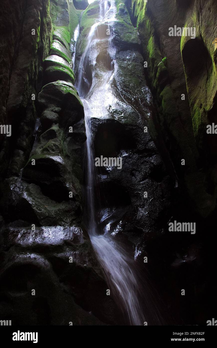 Cascata, Adršpach-Teplice Rocks, Adršpašsko-Teplické skály, Boemia, Repubblica Ceca, Europa, riserva naturale nazionale Foto Stock