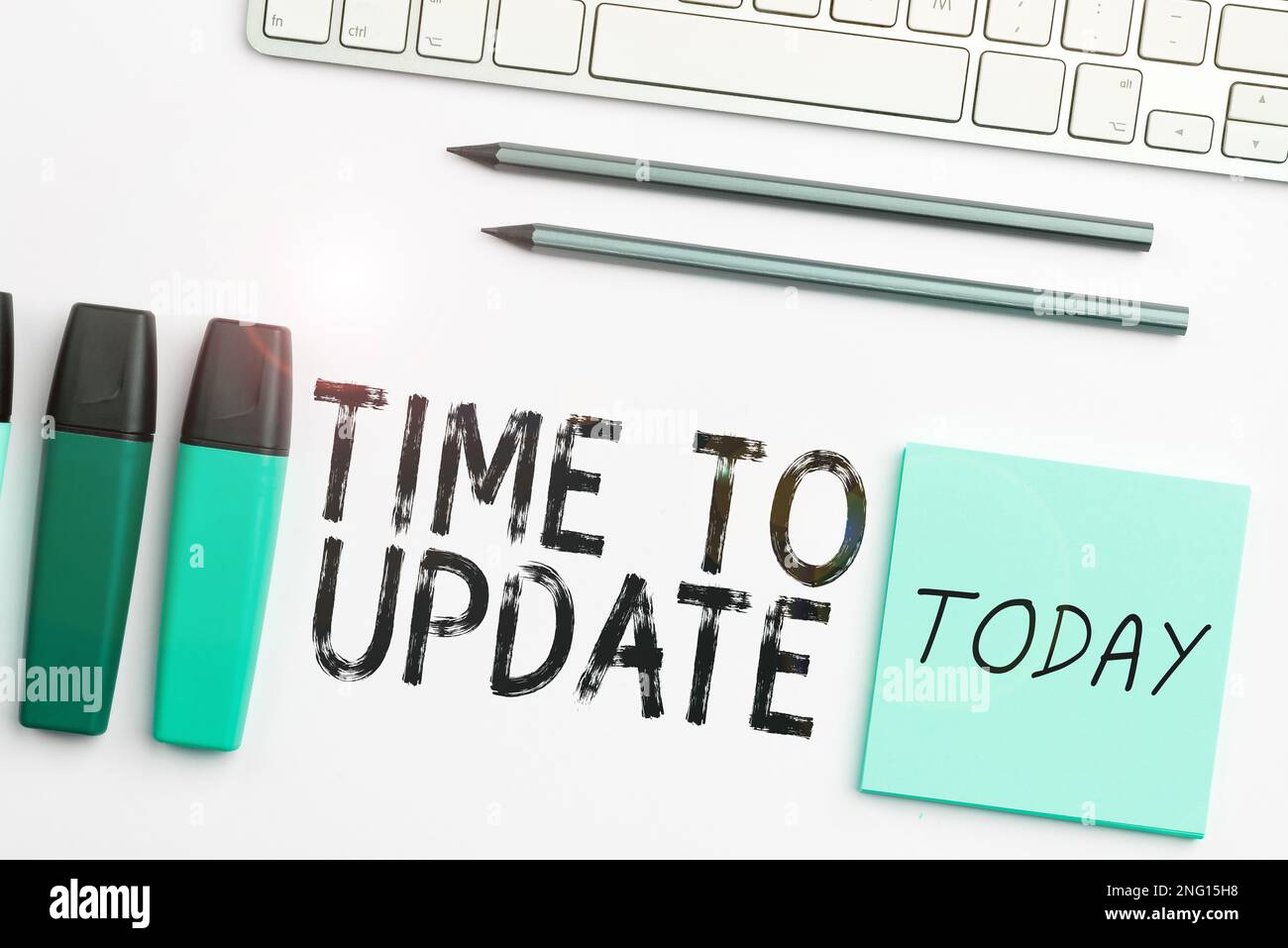 Ispirazione che mostra il tempo di aggiornamento del segno. Word per le informazioni più recenti su una particolare situazione Foto Stock