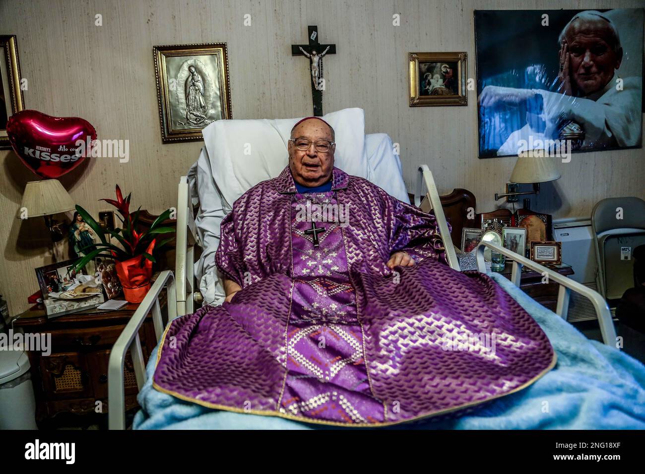 Misa de despedida del fallecido , Arzobismo Carlos Quintero Arce de 96 años, quin perdiera la vida el pásado lunes en la noche Foto Stock