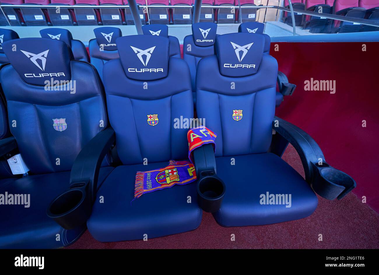 Panchina della squadra all'arena Camp Nou - il parco giochi ufficiale del FC Barcelona Foto Stock