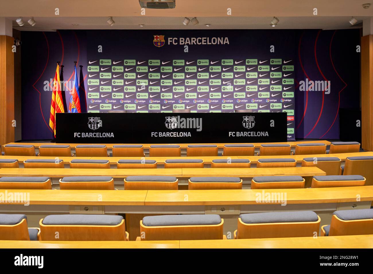 Sala conferenze stampa dell'arena Camp Nou - il parco giochi ufficiale del FC Barcelona Foto Stock