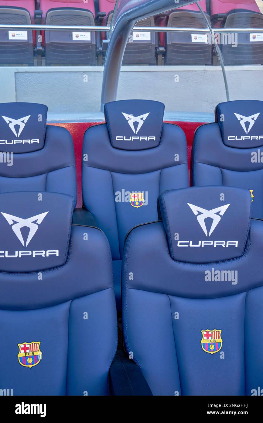 Panchina della squadra all'arena Camp Nou - il parco giochi ufficiale del FC Barcelona Foto Stock