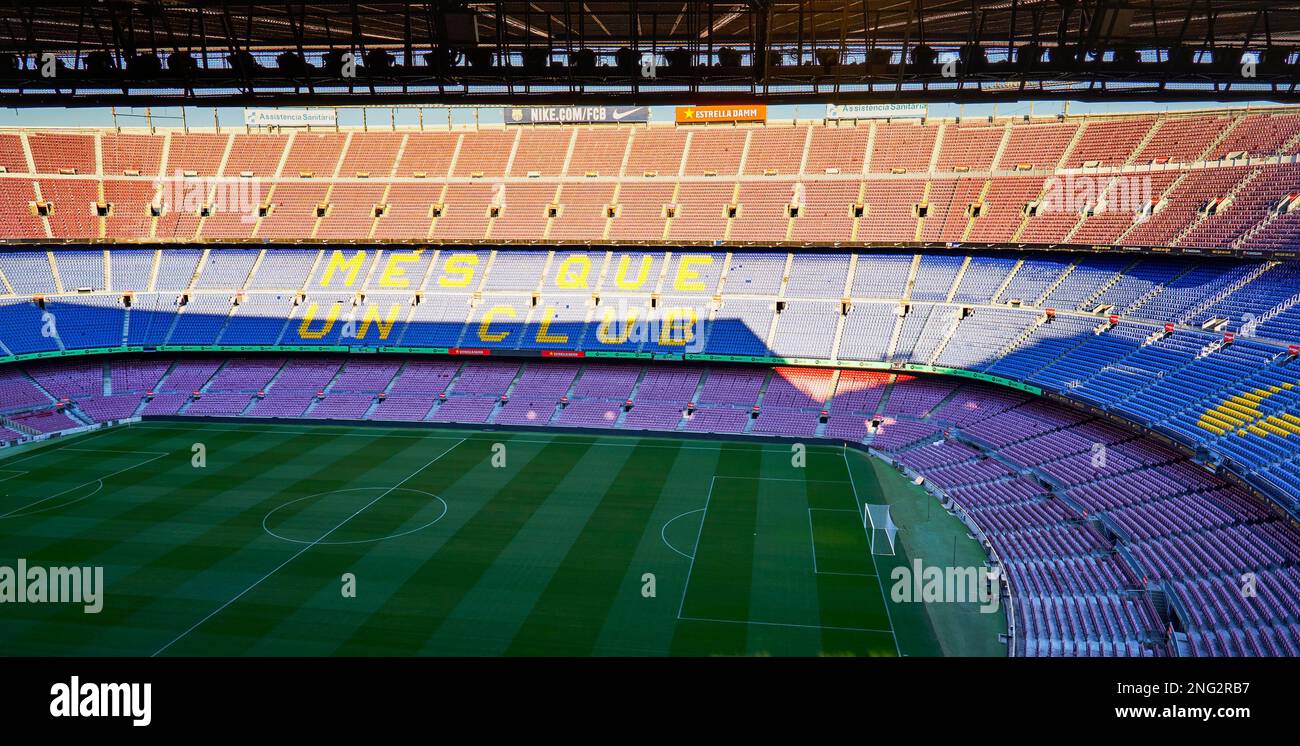 Vista sul campo da gioco dell'arena Camp Nou, il parco giochi ufficiale del FC Barcelona Foto Stock
