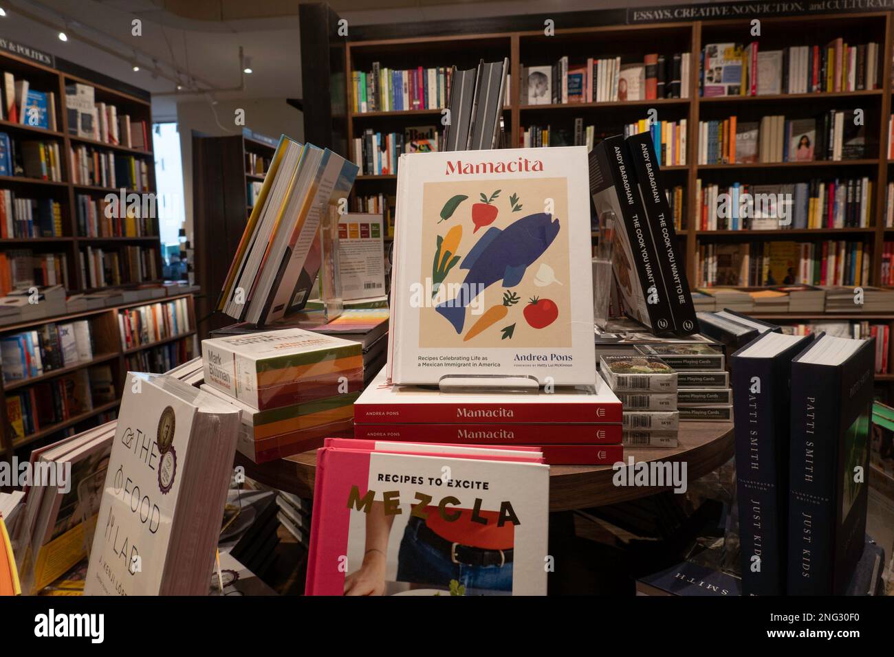 McNally Jackson è una libreria indipendente con sede a New York, situata nel Rockefeller Center, USA 2023 Foto Stock