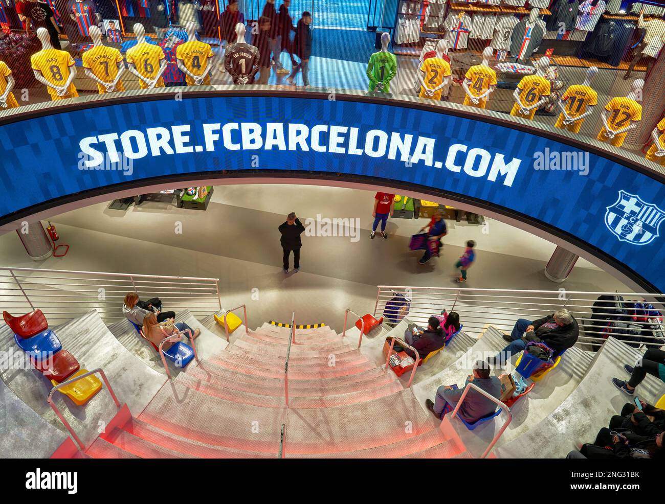 Visita al negozio ufficiale dell'arena Camp Nou - il parco giochi ufficiale del FC Barcelona Foto Stock