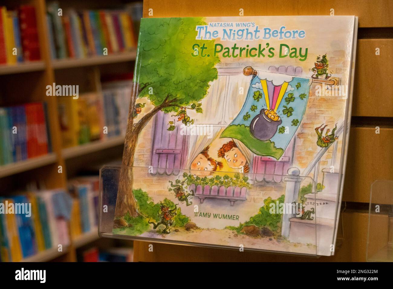 Barnes & Noble librai sulla Fifth Avenue ha una grande selezione di libri e riviste, New York City, USA 2023 Foto Stock