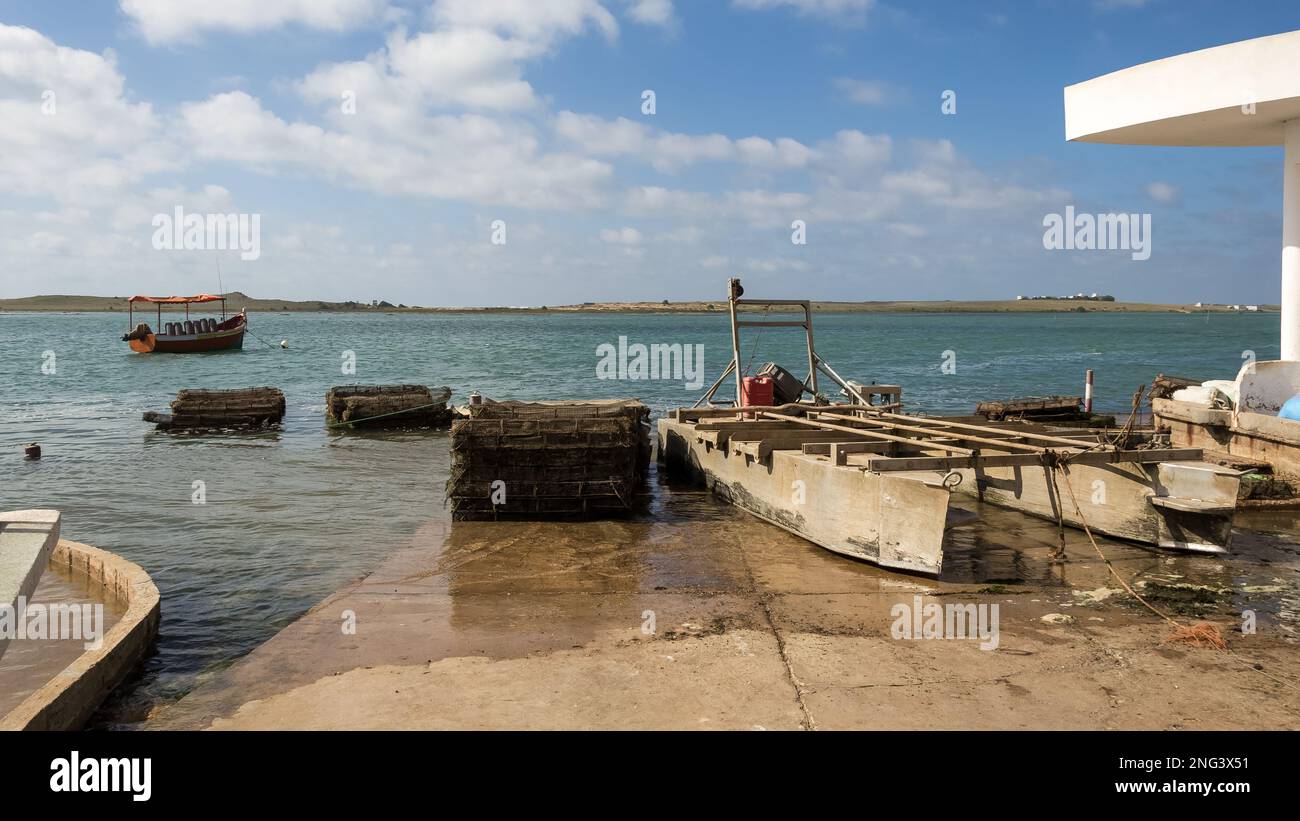 Paesaggio di Oualidia, un villaggio sulla costa atlantica del Marocco nella regione di Casablanca-Settat e al confine con Merrakch-Asfi. Foto Stock