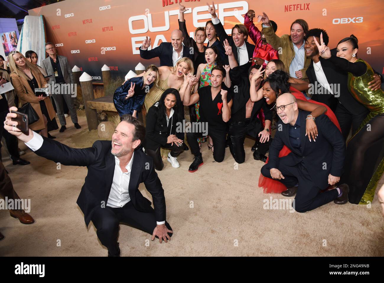 16 febbraio 2023, Westwood, California, Stati Uniti: (L-R) Emily Levitan, Direttore, Serie originale a Netflix, Caroline Arapoglou, Shannon Burke, Bela Bajaria, Chief Content Officer a Netflix, Julia Antonelli, Rudy Pankow, Austin North, Drew Starkey, Jonas Pate, Chase Stokes, Deion Smith, Charles Esten, Josh Pate, Madelyn Cline, Carlacia Grant, Peter Friedlander, responsabile della UCAN Scripted Series a Netflix, Jonathan Daviss e Madison Bailey partecipano alla Los Angeles Premiere di ''Outer Banks Season 3' (Credit Image: © Billy Bennight/ZUMA Press Wire) SOLO PER USO EDITORIALE! Non per USAG commerciale Foto Stock