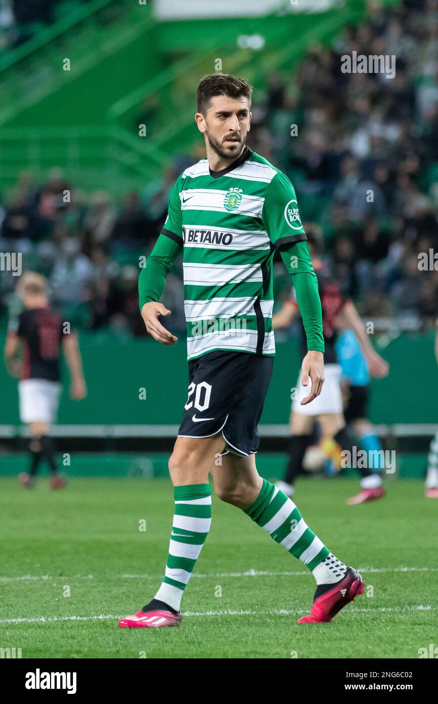 Febbraio 16, 2023. Lisbona, Portogallo. Sporting's forward from Portugal Paulinho (20) in azione durante il gioco della 1st tappa del Playoff per la UEFA Europa League, Sporting CP vs Midtjylland © Alexandre de Sousa/Alamy Live News Foto Stock