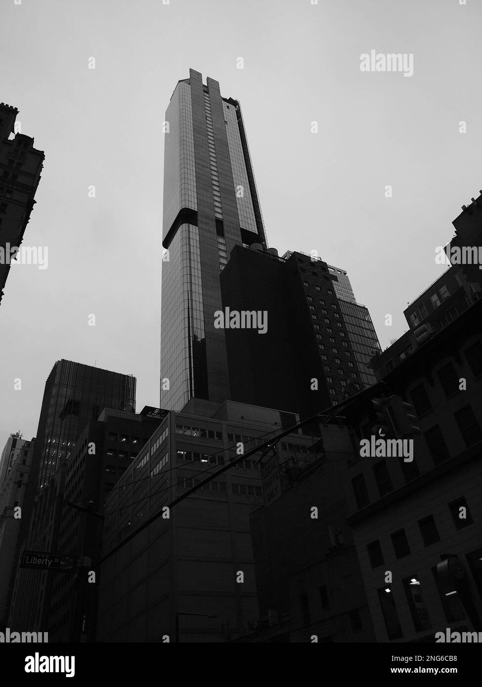 New York City Lower Manhattan alto edificio in bianco e nero. Foto Stock