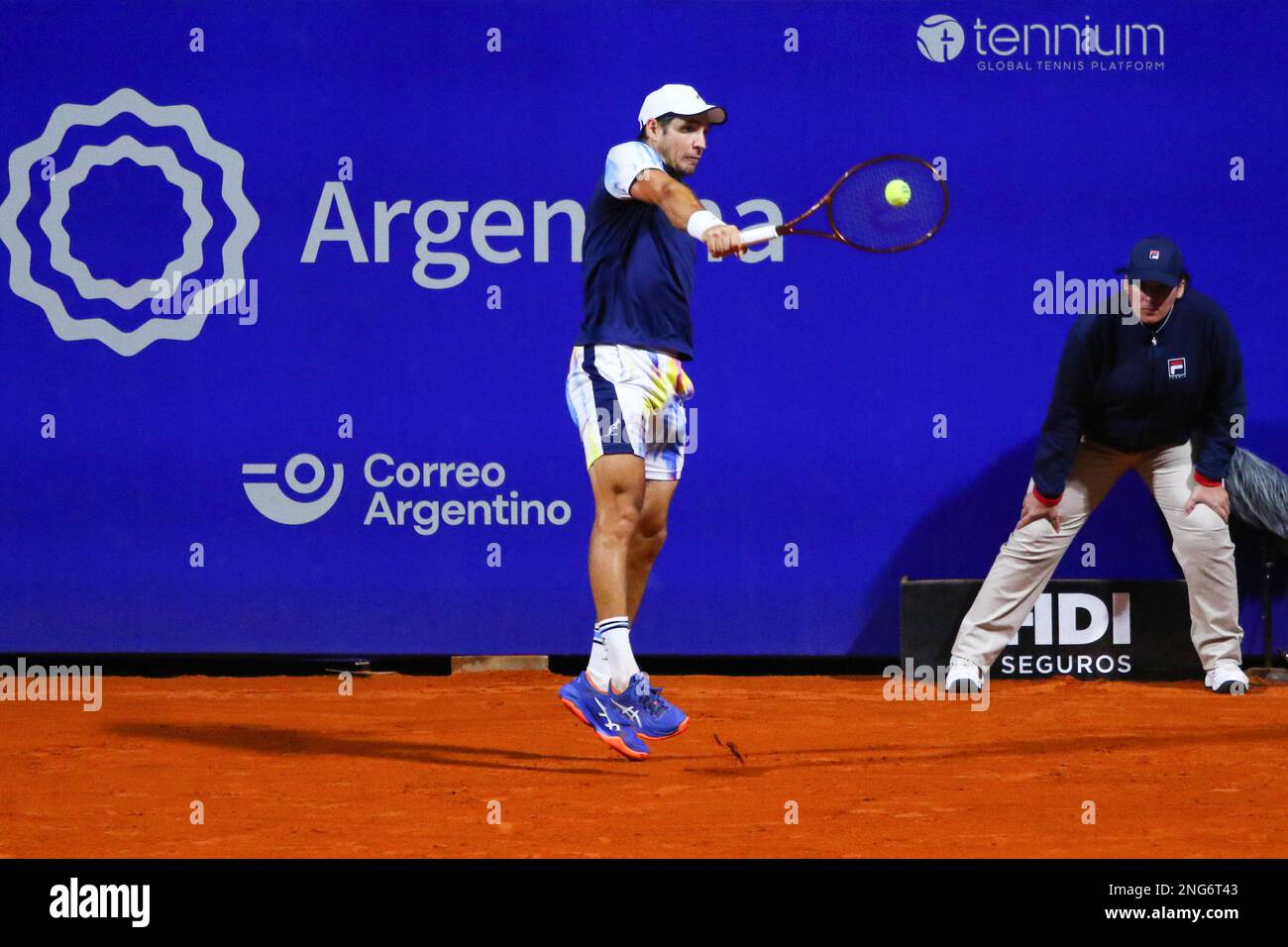 Buenos Aires, Argentina, 17th feb 2023, Dusan Lajovic (SRB) durante una partita di quarti di finale dell'Argentina Open ATP 250 al Central Court of Buenos Aires Lawn Tennis Club. Credit: Néstor J. Beremblum/Alamy Live News Foto Stock