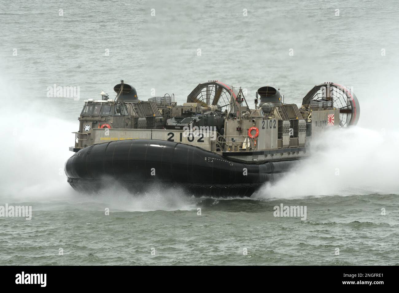 Prefettura di Shizuoka, Giappone - 07 luglio 2018: La forza marittima giapponese di autodifesa LCAC-1 veicolo a cuscino d'aria conduce un esercizio di atterraggio anfibio. Foto Stock