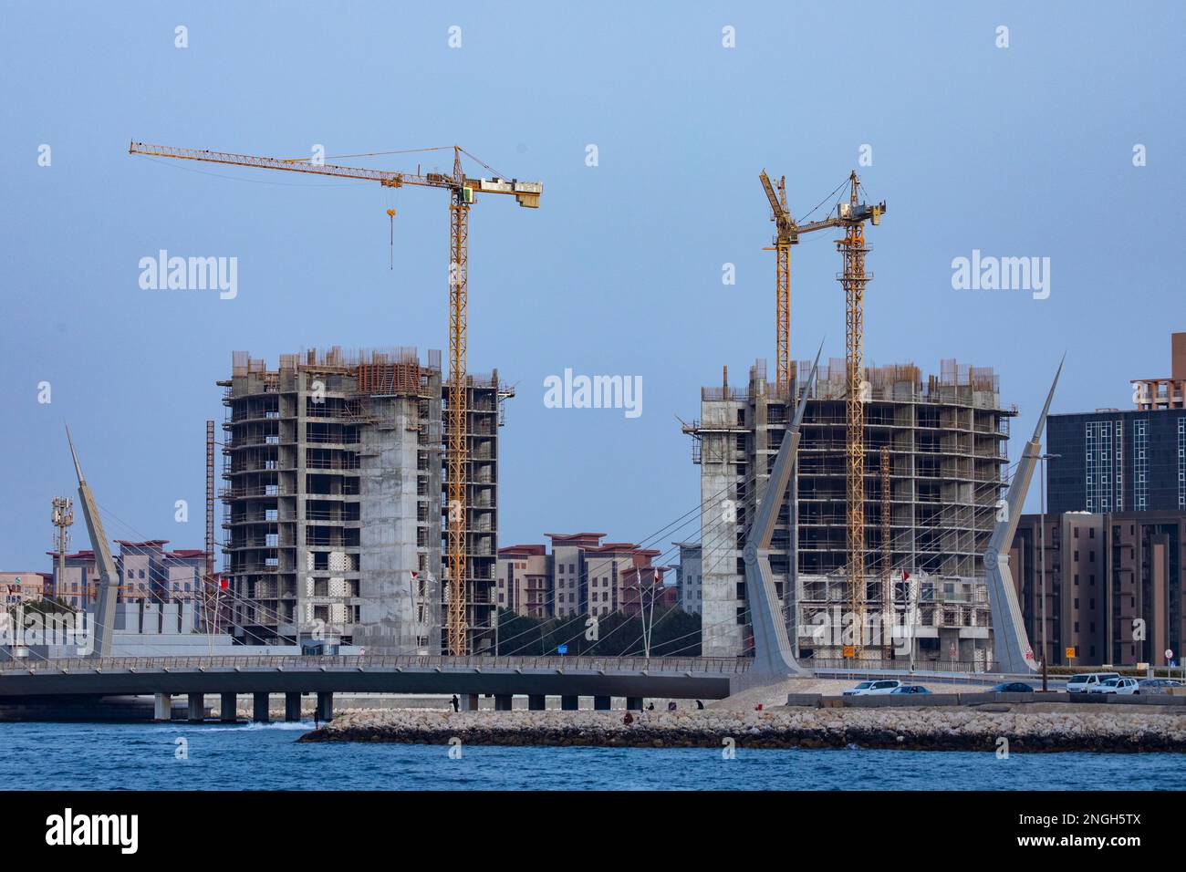 Skyline di Manama dal Golfo Persico. Il Regno del Bahrein Foto Stock