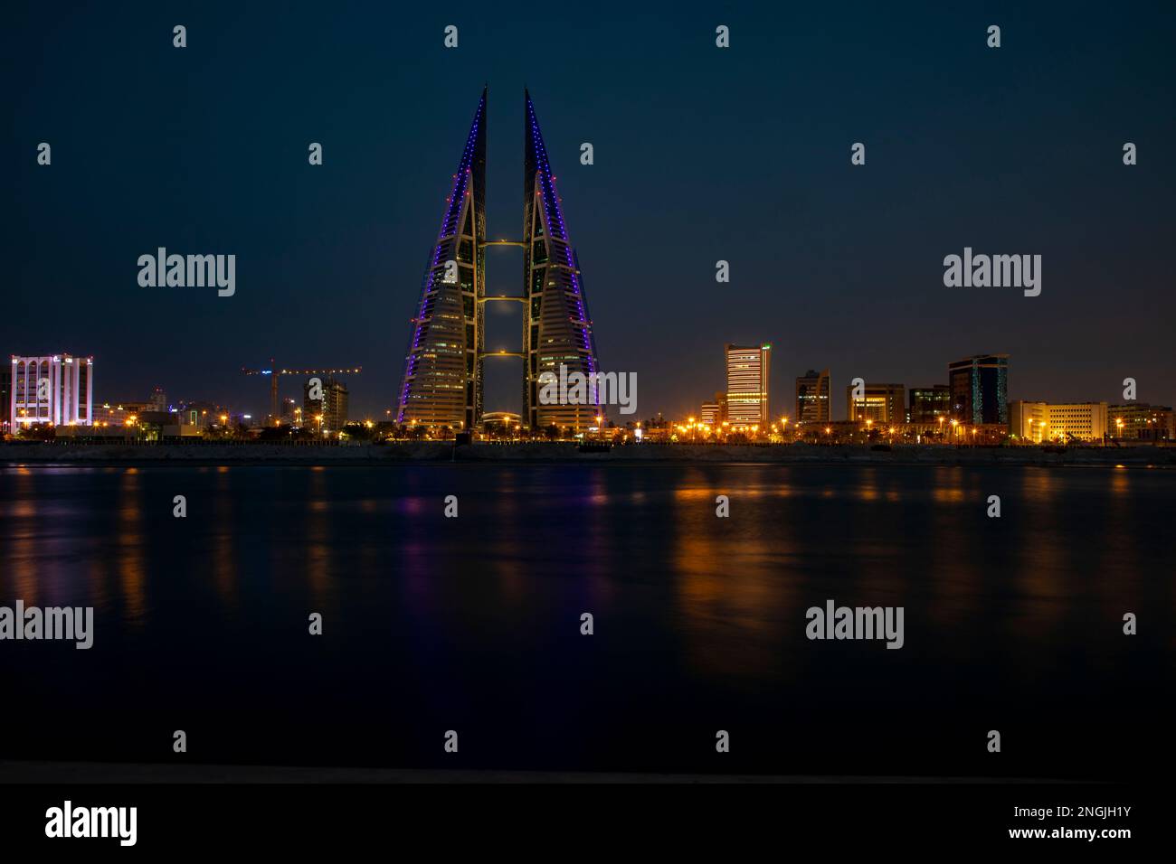 Vista notturna di Manama, Bahrain, Medio Oriente Foto Stock