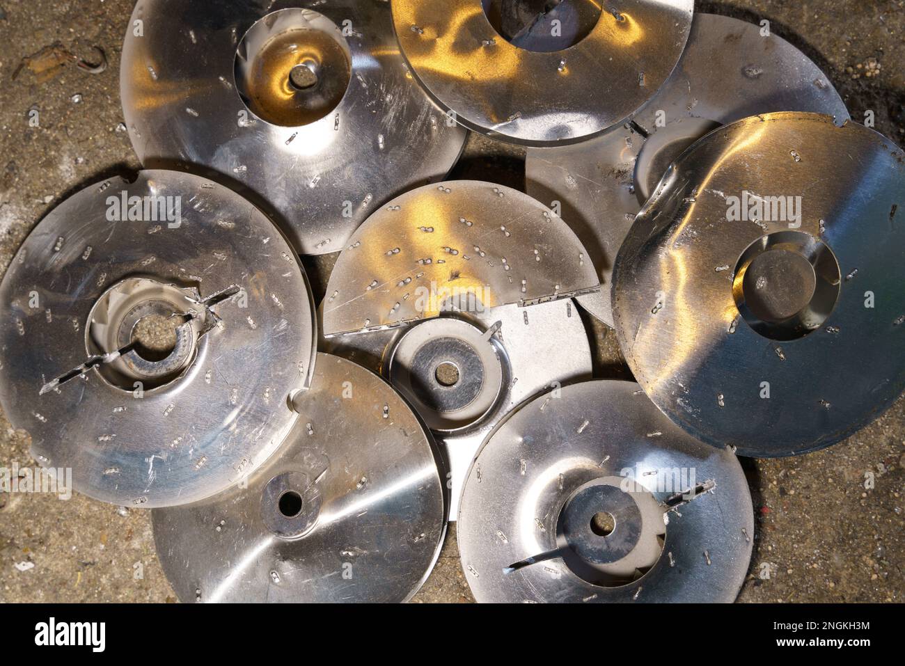 Elementi in alluminio da motori elettrici, pulegge. Riciclaggio dei rifiuti non siderurgici Foto Stock