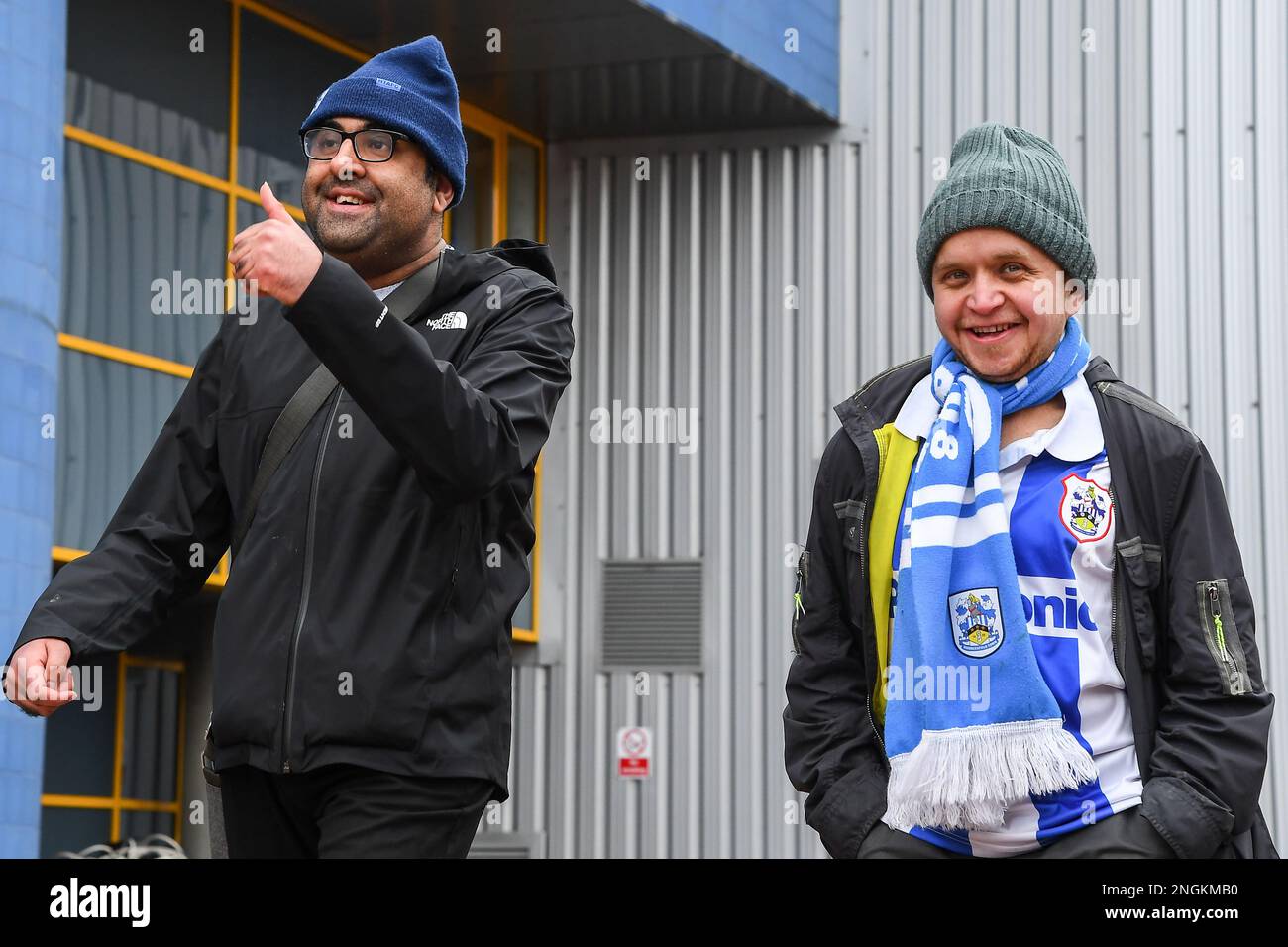 Huddersfield, Regno Unito. 18th Feb, 2023. I tifosi che arrivano davanti al campionato Sky Bet si disputano a Huddersfield Town vs Birmingham City al John Smith's Stadium, Huddersfield, Regno Unito, 18th febbraio 2023 (Foto di ben Roberts/News Images) a Huddersfield, Regno Unito il 2/18/2023. (Foto di ben Roberts/News Images/Sipa USA) Credit: Sipa USA/Alamy Live News Foto Stock