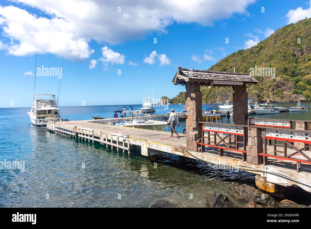 Molo di sbarco, Soufrière, quartiere Soufrière, Santa Lucia, piccole Antille, Caraibi Foto Stock