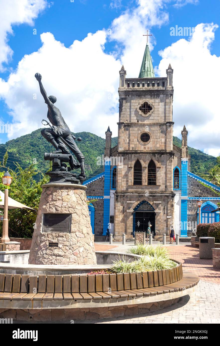 Chiesa dell'Assunzione e Monumento alla libertà, Piazza della Città, Soufrière, quartiere Soufrière, Santa Lucia, Antille minori, Caraibi Foto Stock