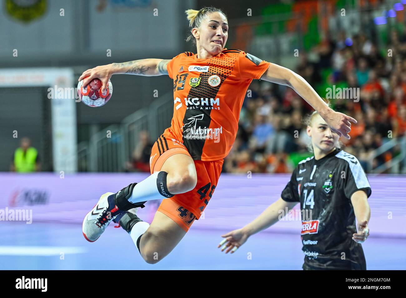 LUBIN, POLONIA - 7 MAGGIO 2022: Pallamano PGNiG Superleague Women match MKS Zaglebie Lubin - MKS FunFloor Perla Lublin. In azione Patricia Machado-Matiel Foto Stock